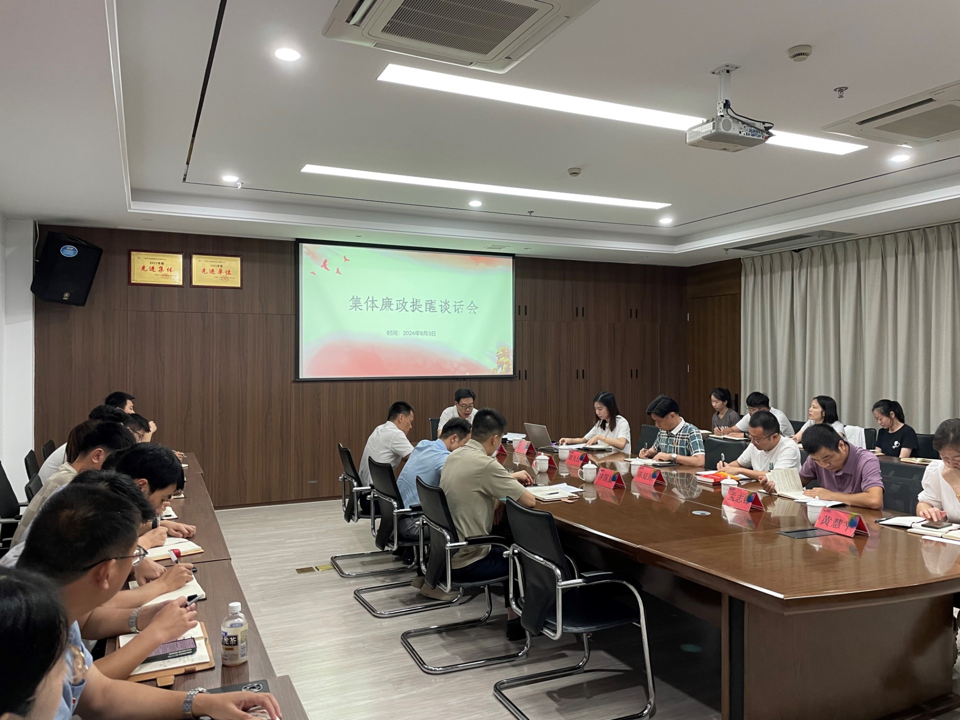 市交投集團(tuán)領(lǐng)導(dǎo)深入市交投物流集團(tuán)市交投勘察設(shè)計(jì)公司開展聯(lián)系點(diǎn)工作，葉嵐清拍攝2.jpg