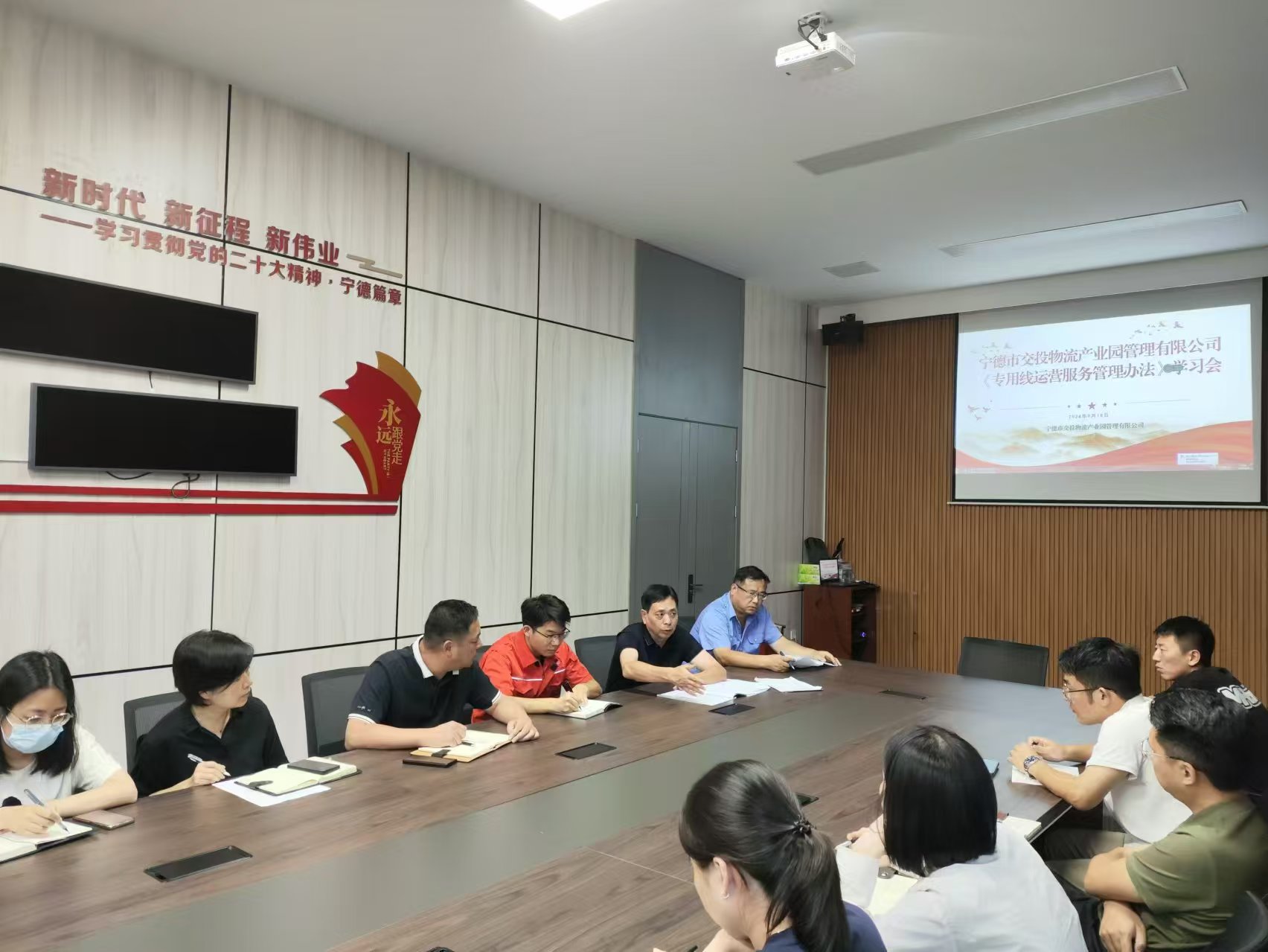 福州鐵路物流中心寧德鐵路物流營業(yè)部領導深入寧德陸港開展愛車宣傳活動，張長明拍攝.jpg