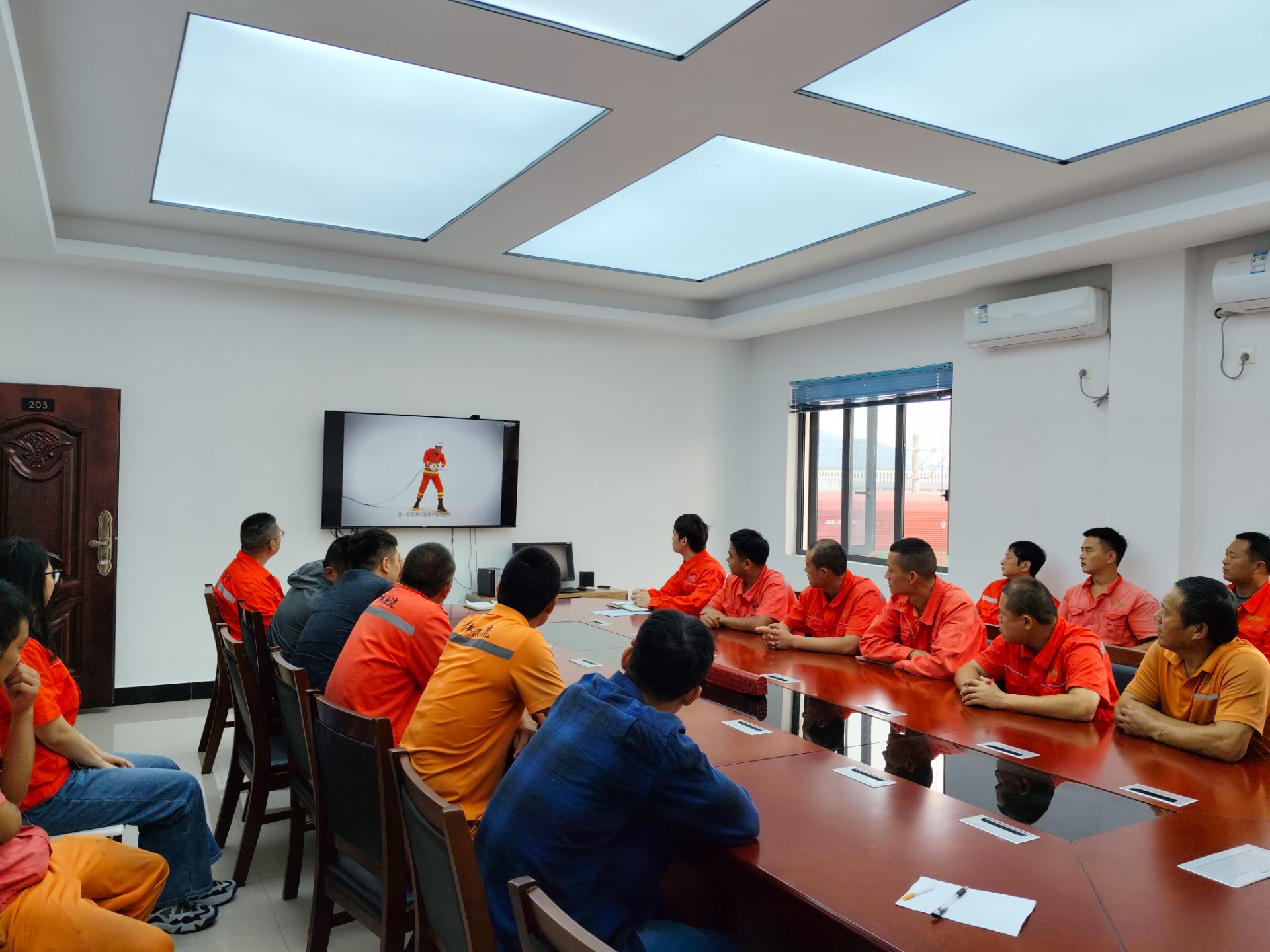 寧德陸港開展“119消防安全日”應(yīng)急演練活動(dòng)，周明組拍攝1.jpg